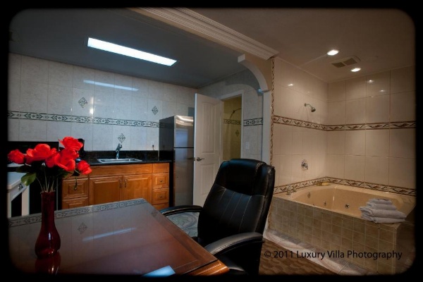 Crystal Lodge Motel image 44