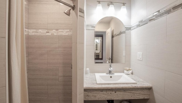 Crystal Lodge Motel image 48