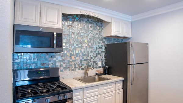 Crystal Lodge Motel image 57