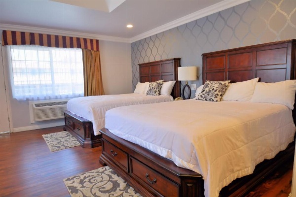 Crystal Lodge Motel image 62